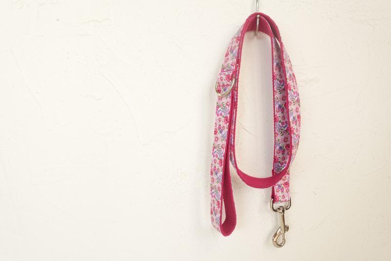 Dog Collar &amp; Leash | Pink Flower - Barker &amp; Bone